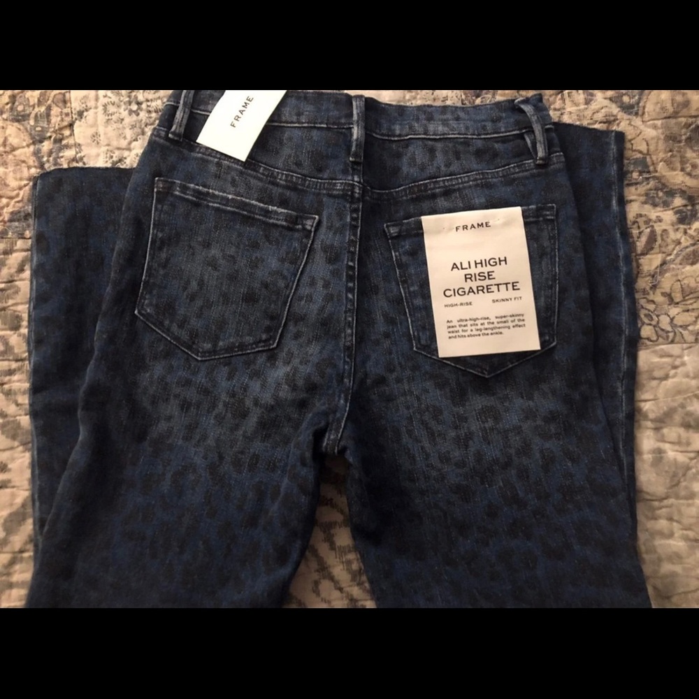 NWT Frame Denim High Rise Skinny Fit Cigarette jeans. Sz28
